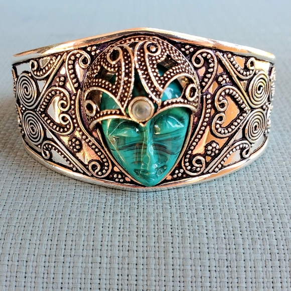 New Carved Goddess Face Rainbow Moonstone 925 Silver Bracelet. - Picture 6 of 9